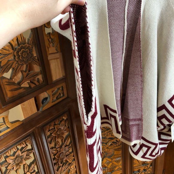 Misia Cream & Red Poncho Cardigan Women Sz M/L Short Sleeve Adult New NWT - Picture 5 of 8